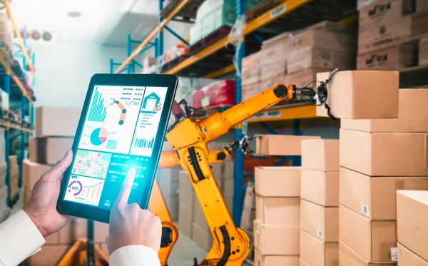 Smart robot arm systems for innovative warehouse and factory digital technology — Stock Photo, Image