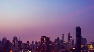 Metropolis 'teki şehir ve binaların gündüz ve gece geçiş süreleri