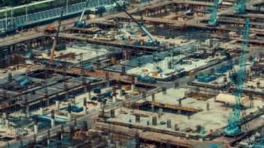 Metropolis 'te inşaat makineleri ile inşaat alanının zaman aşımı