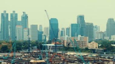Metropolis 'teki şehir ve inşaat alanının panoramik görüntüsü