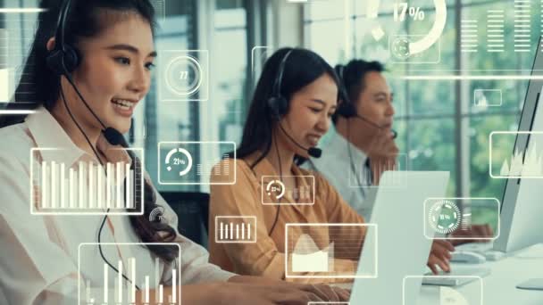 El centro de llamadas de atención al cliente proporciona datos con gráficos visuales — Vídeo de stock