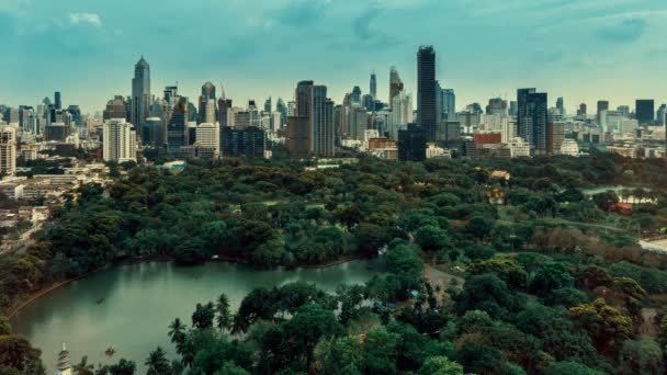 Time lapse parc public et immeubles de grande hauteur paysage urbain dans la ville métropole — Video