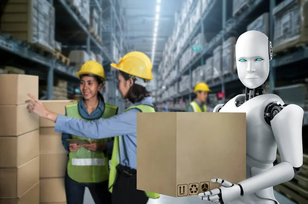 Robot innovador de la industria que trabaja en almacén junto con el trabajador humano — Foto de Stock
