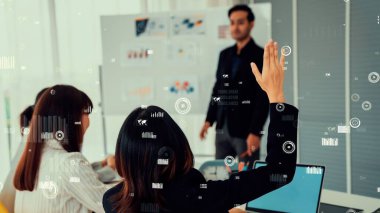 Şirket personeli toplantısındaki iş adamları imrendirici grafikle