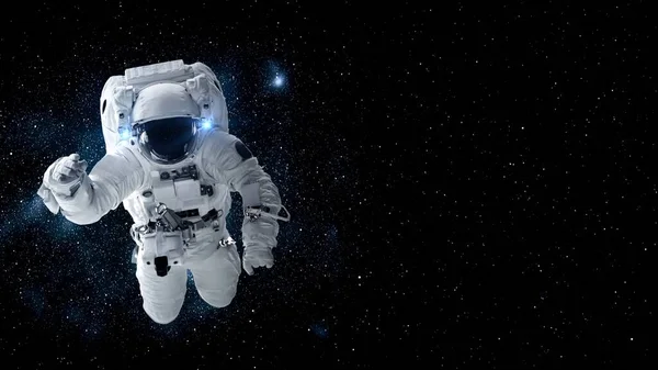 Αστροναύτης διαστημάνθρωπος κάνει διαστημικό περίπατο, ενώ εργάζονται για διαστημική αποστολή — Φωτογραφία Αρχείου