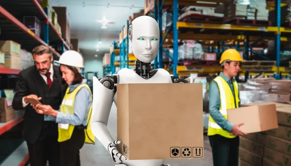 Robot innovador de la industria que trabaja en almacén junto con el trabajador humano — Foto de Stock