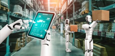 Yenilikçi endüstri robotu insan işçiler için depoda çalışıyor.