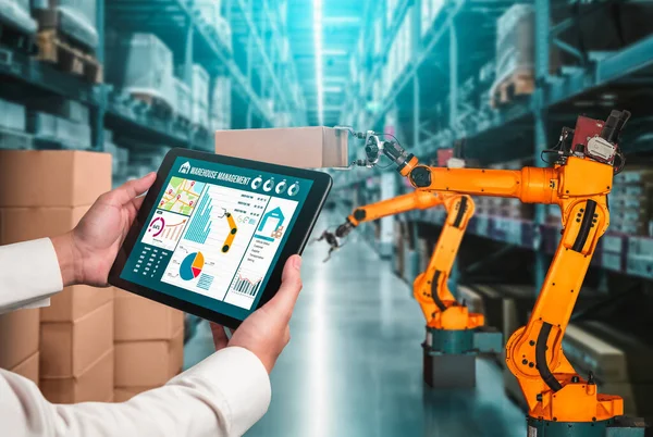 Smart robot arm systems for innovative warehouse and factory digital technology — Stock Photo, Image