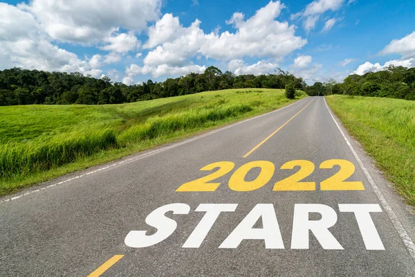 2022 Viagem de ano novo e conceito de visão futura — Fotografia de Stock