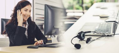 Ofiste çalışan, kulaklık takan iş adamları daha geniş görüşlü.