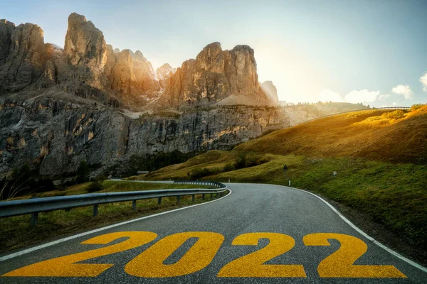 2022 Călătorie rutieră de Anul Nou și conceptul de viziune viitoare — Fotografie, imagine de stoc