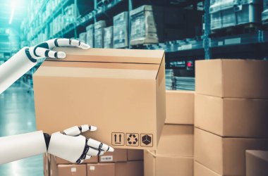 Yenilikçi endüstri robotu insan işçiler için depoda çalışıyor.