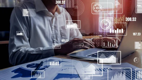 İşadamı, borsa araştırmalarının kavramsal verilerini analiz ediyor.