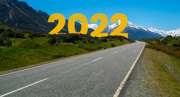 2022 New Year road trip travel and future vision concept — Stock Photo, Image