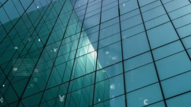 İş verisi analitik arayüzü, geleceği gösteren akıllı şehir üzerinde uçar