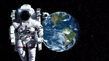 Astronot uzay yürüyüşü yaparken uzay uçuşları görevinde çalışıyor.