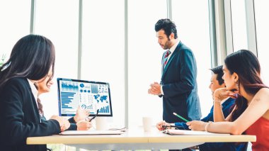 Dahiyane bilgisayar yazılımının iş veri paneli analizi