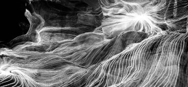 Ağ noktaları ve koyu arkaplanı birbirine bağlayan dijital dokuma çizgilerinin soyut dalgası