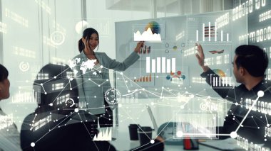 Şirket personeli toplantısındaki iş adamları imrendirici grafikle