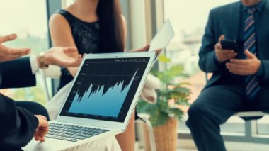 Yaratıcı bilgisayar yazılımı ile teknolojiyi analiz eden iş görsel verileri