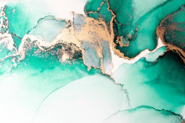 Kağıt üzerinde mermer sıvı mürekkep resminin yeşil altın soyut arkaplanı .