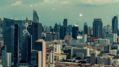 İş verisi analitik arayüzü, geleceği gösteren akıllı şehir üzerinde uçar