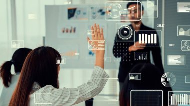 Şirket personeli toplantısındaki iş adamları imrendirici grafikle