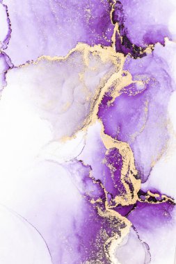 Kağıt üzerinde mermer sıvı mürekkep resminin mor altın soyut arkaplanı .