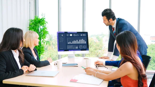 Análisis de panel de datos empresariales por software informático ingenioso — Foto de Stock