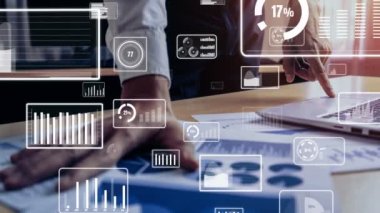 İşadamı, borsa araştırmalarının kavramsal verilerini analiz ediyor.