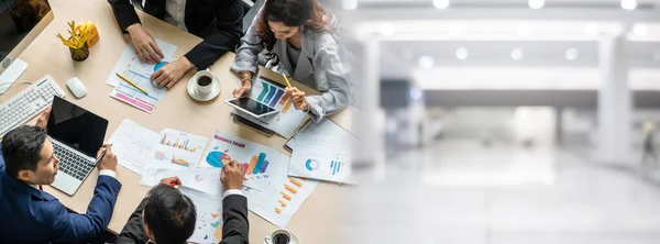 Grupo de empresários reunião tiro de cima vista ampla — Fotografia de Stock