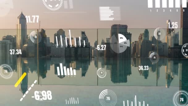 Antarmuka analisis data bisnis terbang di atas kota pintar yang menunjukkan perubahan masa depan — Stok Video