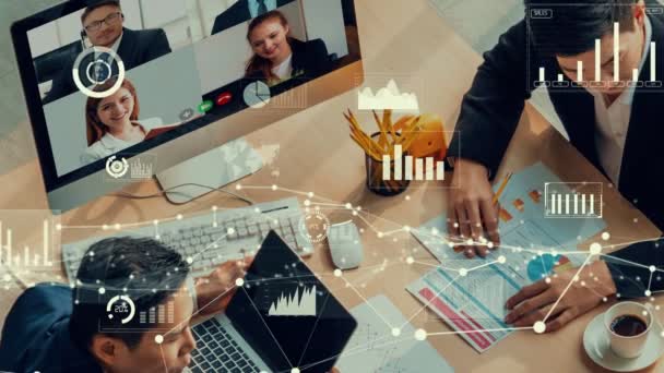 Kreativní vizuální pohled podnikatelů na firemním setkání zaměstnanců na videohovoru — Stock video