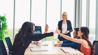 Dahiyane bilgisayar yazılımının iş veri paneli analizi