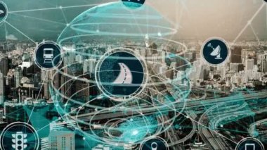 Yeni şehir yolunda gelecekteki araba trafiği için akıllı ulaşım teknolojisi kavramı