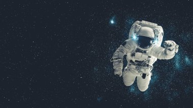 Astronot uzay yürüyüşü yaparken uzay uçuşları görevinde çalışıyor.