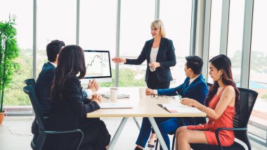 Dahiyane bilgisayar yazılımının borsa veri tablosu analizi