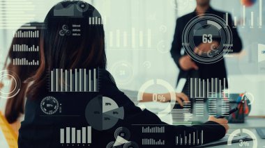 Şirket personeli toplantısındaki iş adamları imrendirici grafikle