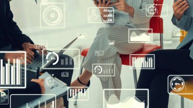 Şirket personeli toplantısındaki iş adamları imrendirici grafikle