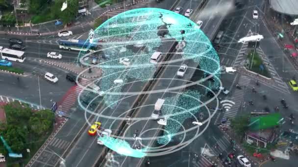 Geleceğin trafik kontrolü için akıllı ulaşım teknolojisi değiştirme kavramı — Stok video