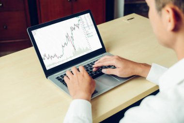 Dahiyane bilgisayar yazılımının borsa veri tablosu analizi