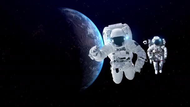 宇宙飛行士は宇宙飛行士の仕事をしながら宇宙遊泳を行います — ストック動画