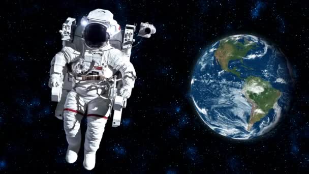 Astronaut rymdman gör rymdpromenad medan du arbetar för rymdfärder uppdrag — Stockvideo