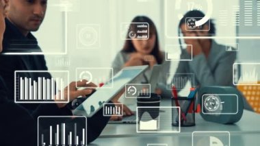 Şirket personeli toplantısındaki iş adamları imrendirici grafikle