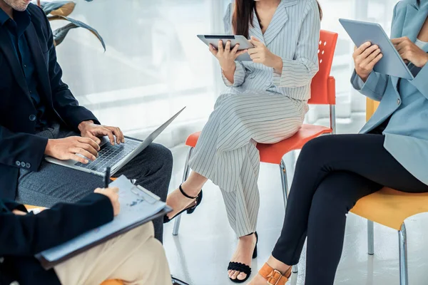 Business people proficiently discuss work project while sitting in circle — Stock Photo, Image