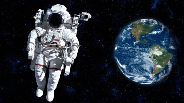 Astronot uzay yürüyüşü yaparken uzay uçuşları görevinde çalışıyor.