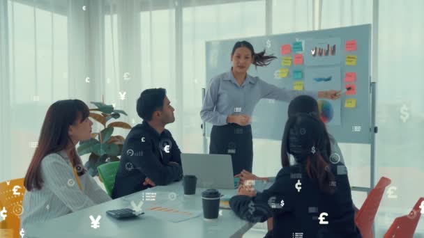 Gente de negocios en reunión de personal corporativo con gráficos visionales — Vídeos de Stock