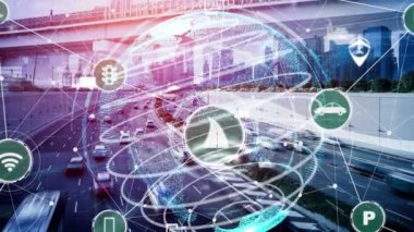 Yeni şehir yolunda gelecekteki araba trafiği için akıllı ulaşım teknolojisi kavramı