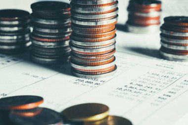 Altın para yığını Hazine mevduat banka hesabında tasarruf para yığını