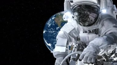 Astronot uzay yürüyüşü yaparken uzay uçuşları görevinde çalışıyor.